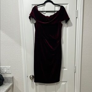 Vince Camuto Elegant Burgundy Off-Shoulder Dress